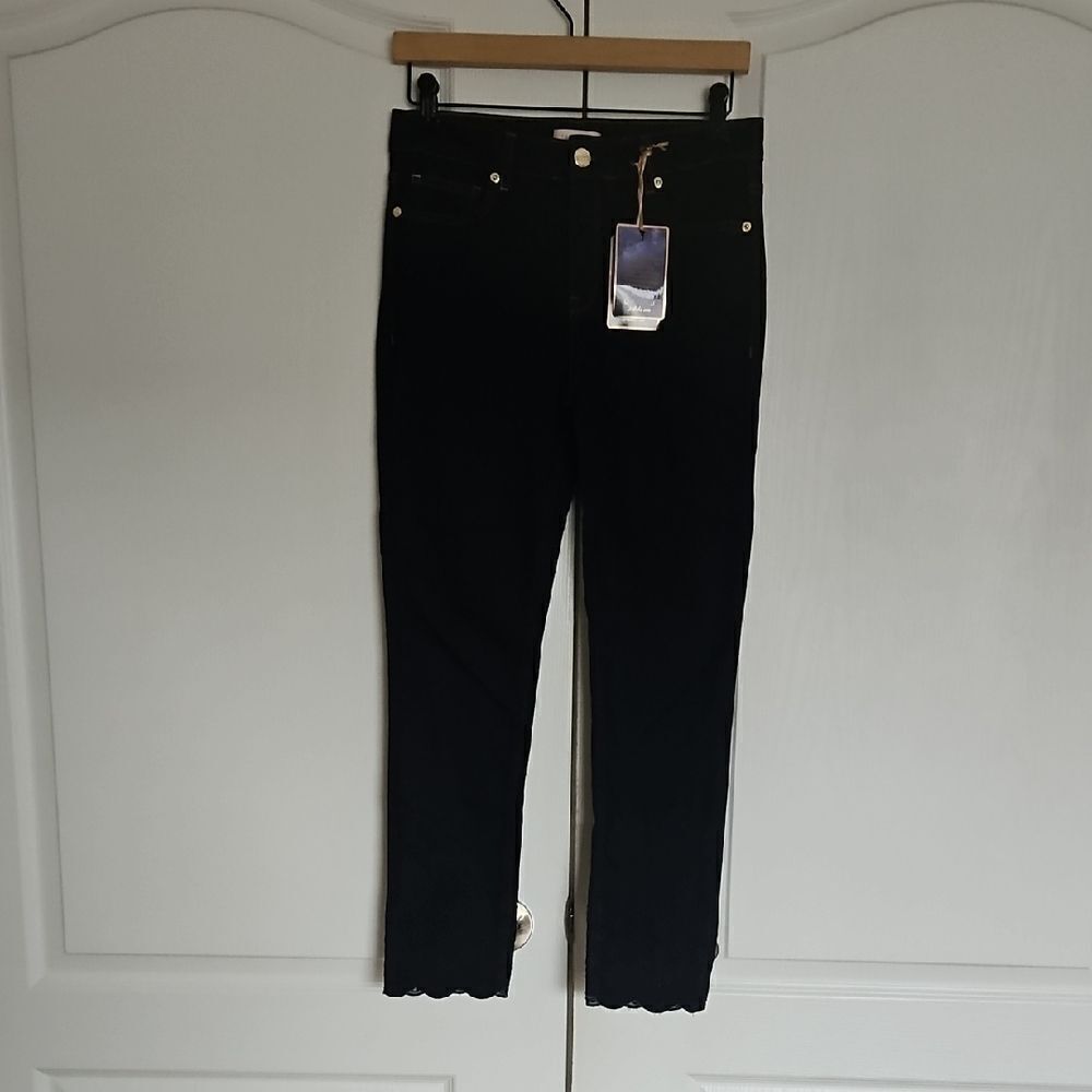 Women's Denim Embroidery Scalloped  Hem Jeans